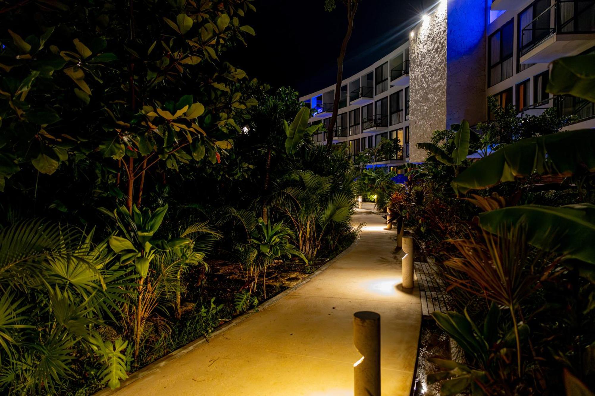 The Waves Tulum By Bnb Experience Exteriör bild